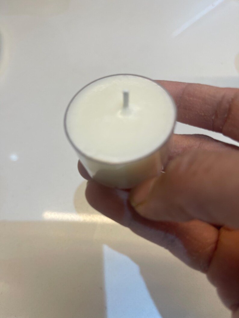 White Royal Oud Scented Tea Light - Image 7